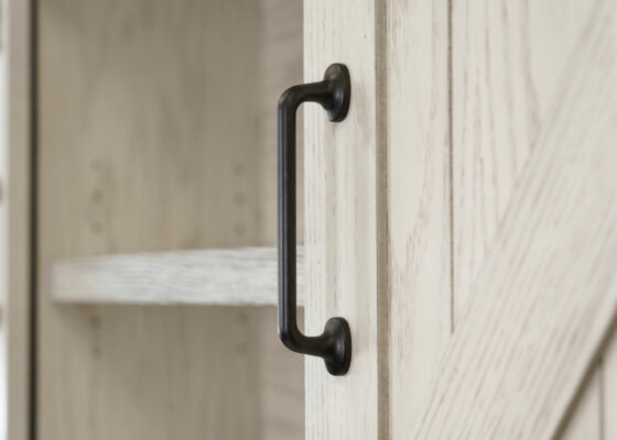 Avondale Hutch-Farmhouse White Finish_Detailed Handle